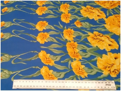 Atlasas abstrakcinio gėlių rašto ant žydros spalvos fono