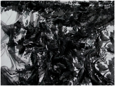 Gipiūras siuvinėtas juodas (2 gabalai vienas 1m antras 1,60m)