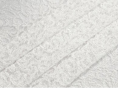 Кружевная ткань белого цвета вышитая с мелкими блестками