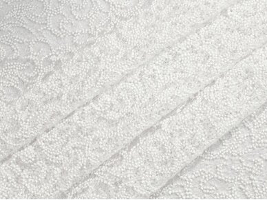Nėriniuotas baltos spalvos audinys su žvyneliais 4 Nėriniuotas baltos spalvos audinys su žvyneliais 4