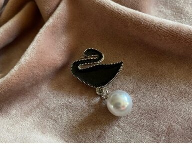 Sagė-smeigtukas Juodoji gulbė