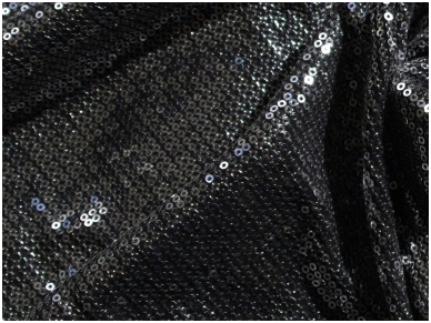 Sidabro spalvos žvyneliai d 0.2 ant juodo trikotažinio pagrindo