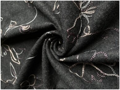 Šilko siūlais siuvinėtas kostiuminis audinys su vilna pilkas