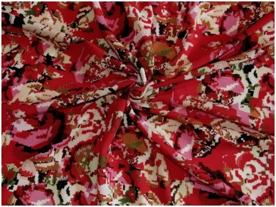 Платьевая ткань с имитацией вышитых цветов
