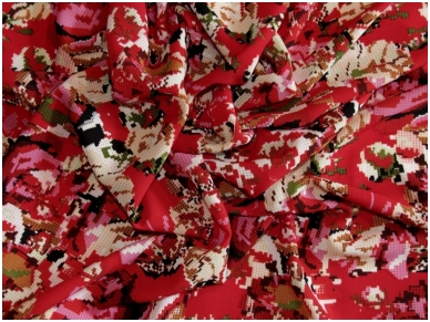 Платьевая ткань с имитацией вышитых цветов