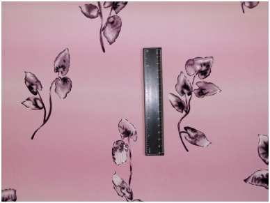 Платьевая ткань с переходящим розовым фоном