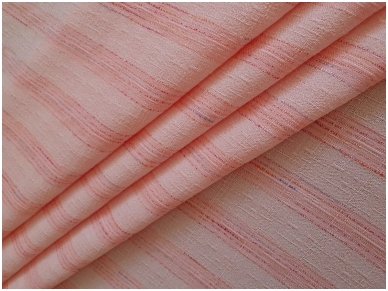 Tekstilinis audinys švelniai rožinės spalvos, dryžuotas