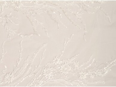 Сеточка молочно-белого цвета, вышитая бисером и блестками, с цветочным дизайном