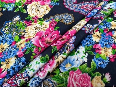 Вискозная ткань с цветочным дизайном и турецкими огурцами