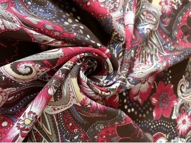 Вискозная ткань с цветами и мотивами "турецкий огурец"
