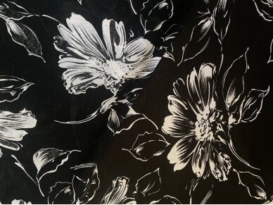 Жоржет с цветочным принтом черно-белый