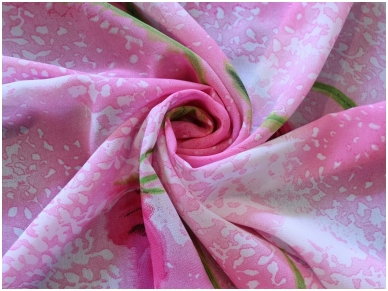 Жоржет  розовый с цветочным принтом
